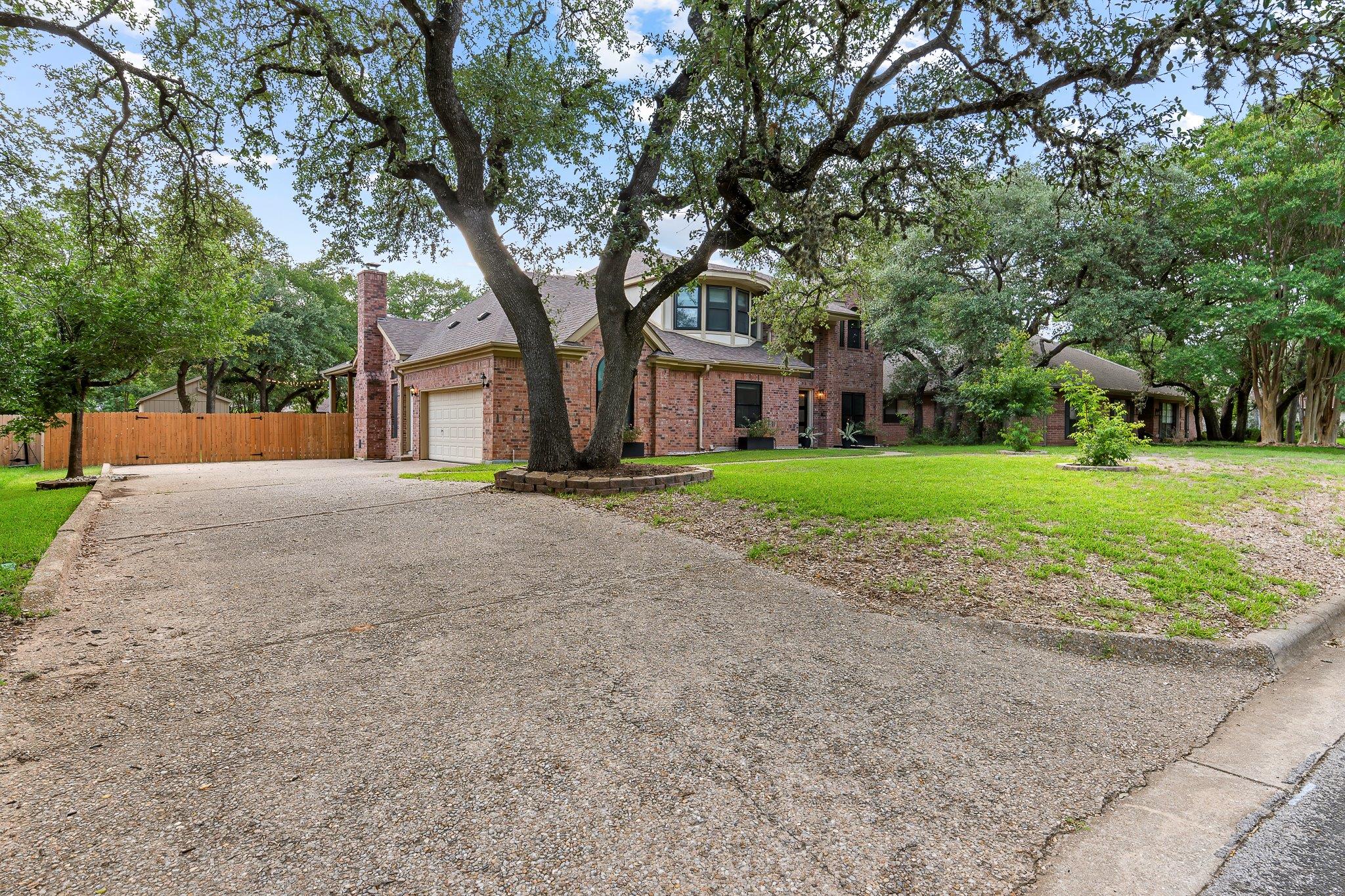 10712 Shackelford Dr, Austin, TX 78748