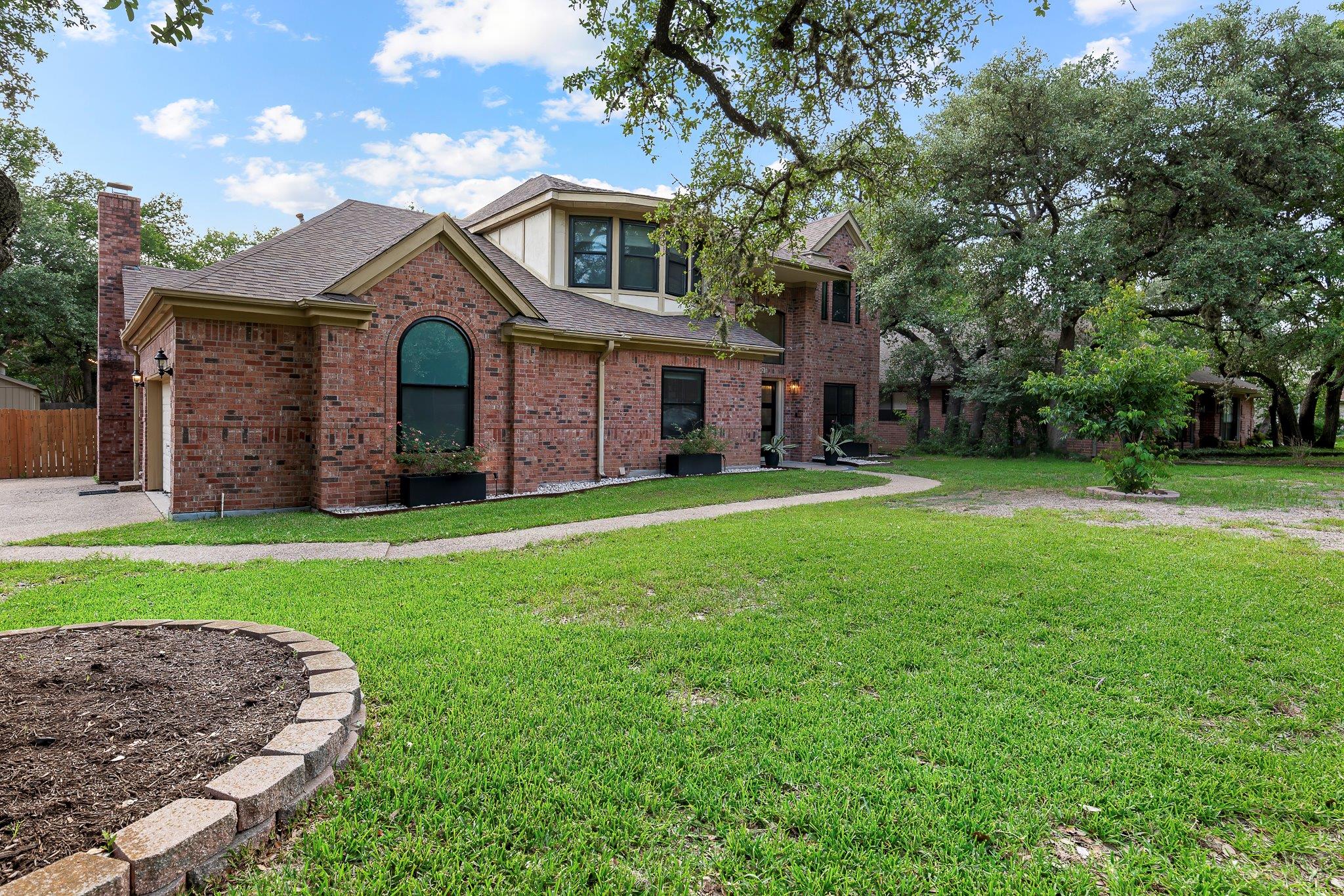 10712 Shackelford Dr, Austin, TX 78748