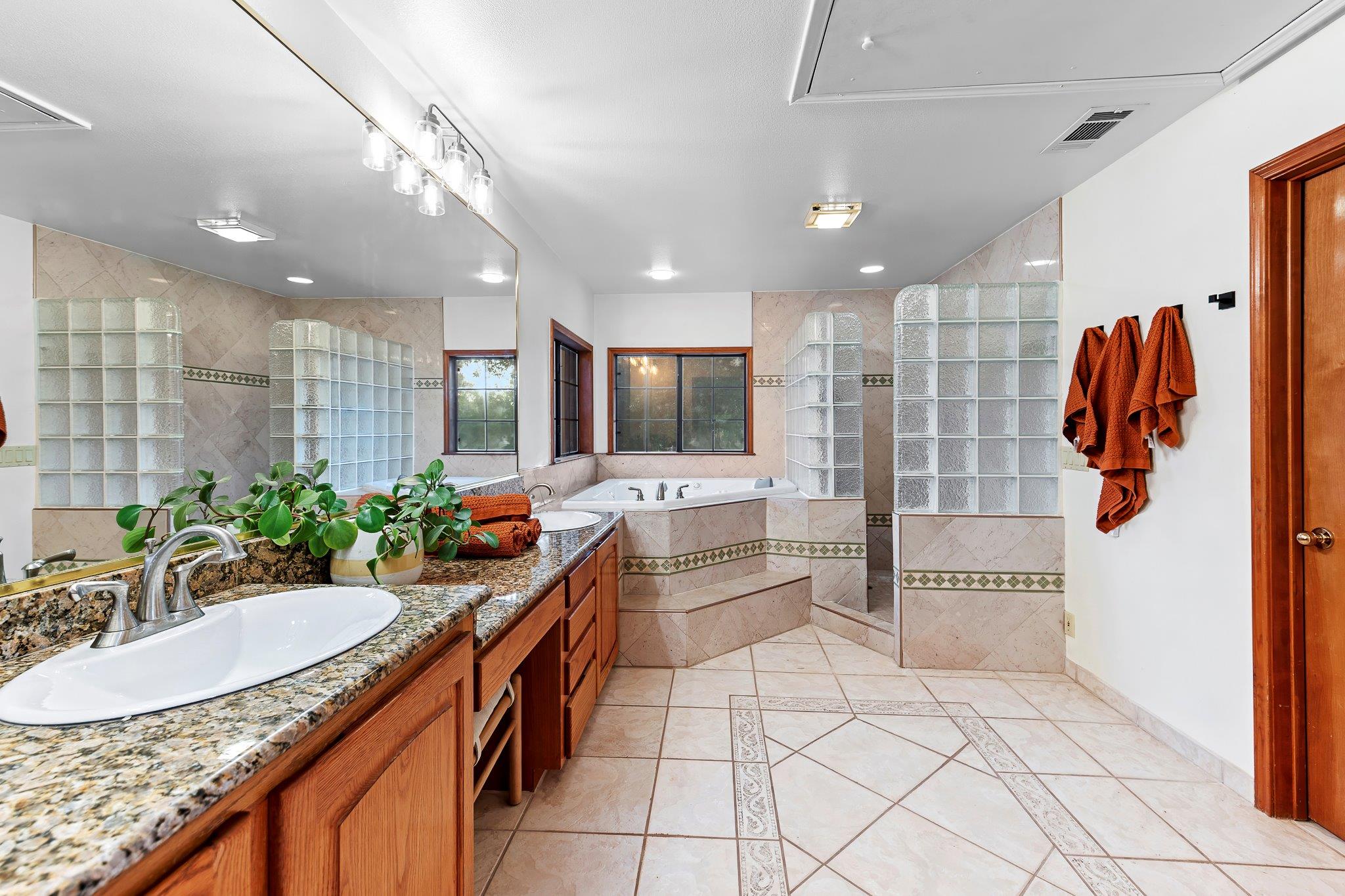 10712 Shackelford Dr, Austin, TX 78748