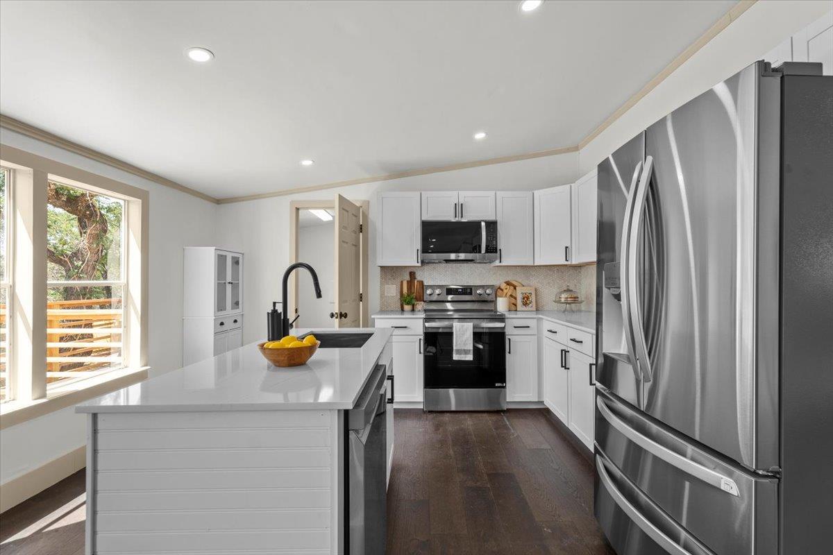 21503 Coyote Trl, Lago Vista, TX 78645