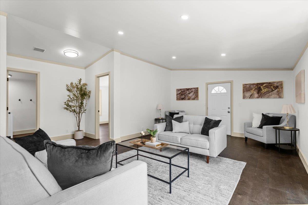 21503 Coyote Trl, Lago Vista, TX 78645