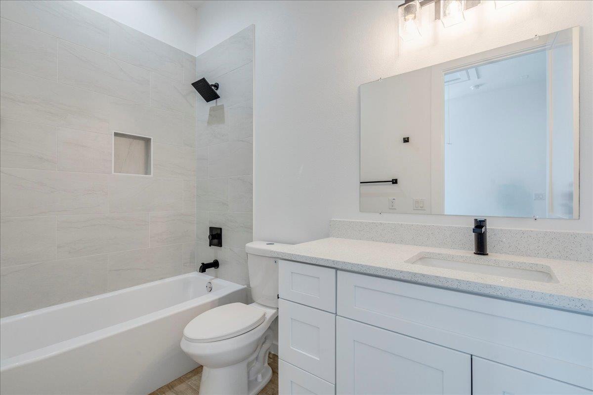 136 Lourdes Ct # B, Dripping Springs, TX 78620