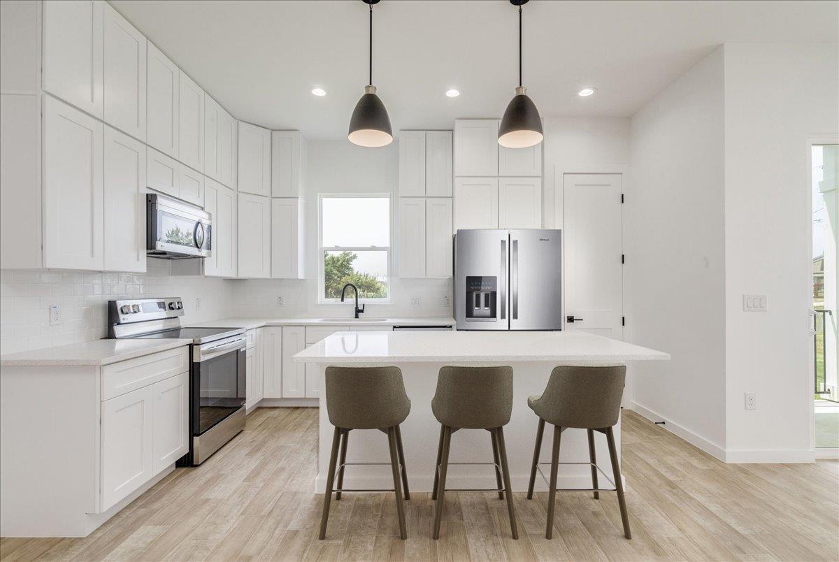 136 Lourdes Ct # B, Dripping Springs, TX 78620