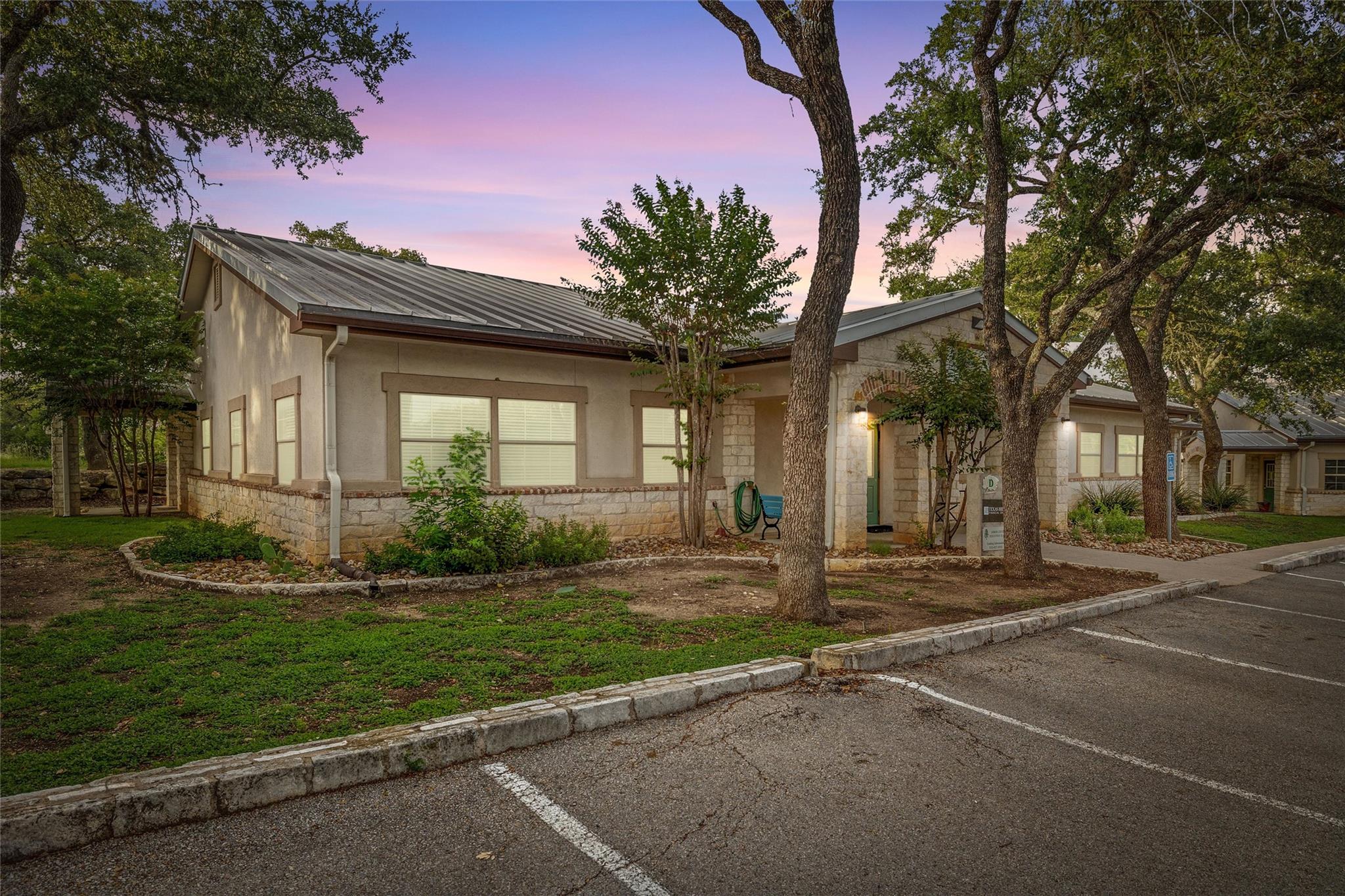 800 W Highway 290 # D, Dripping Springs, TX 78620