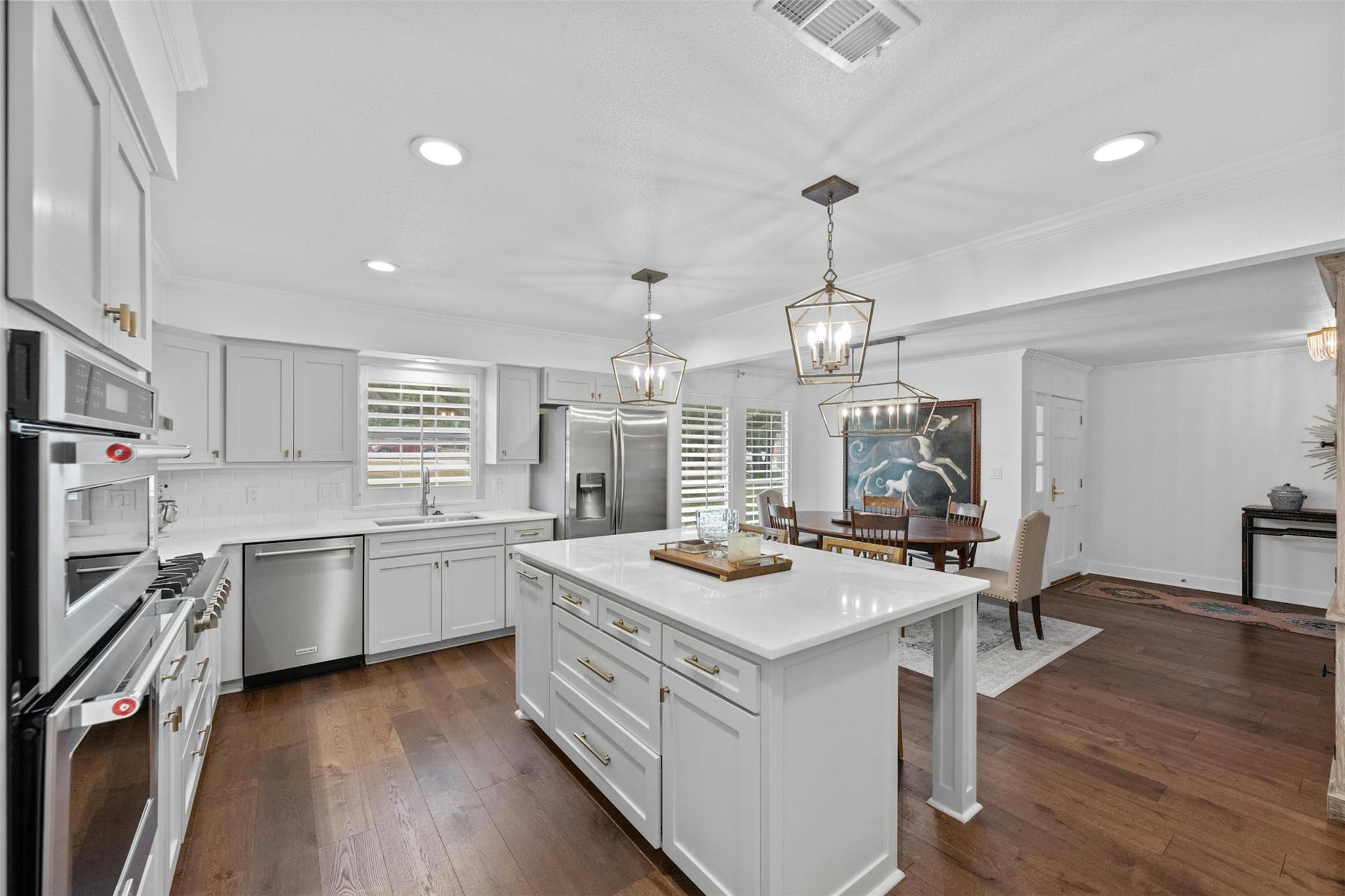 1304 Quaker Ridge Dr, Austin, TX 78746