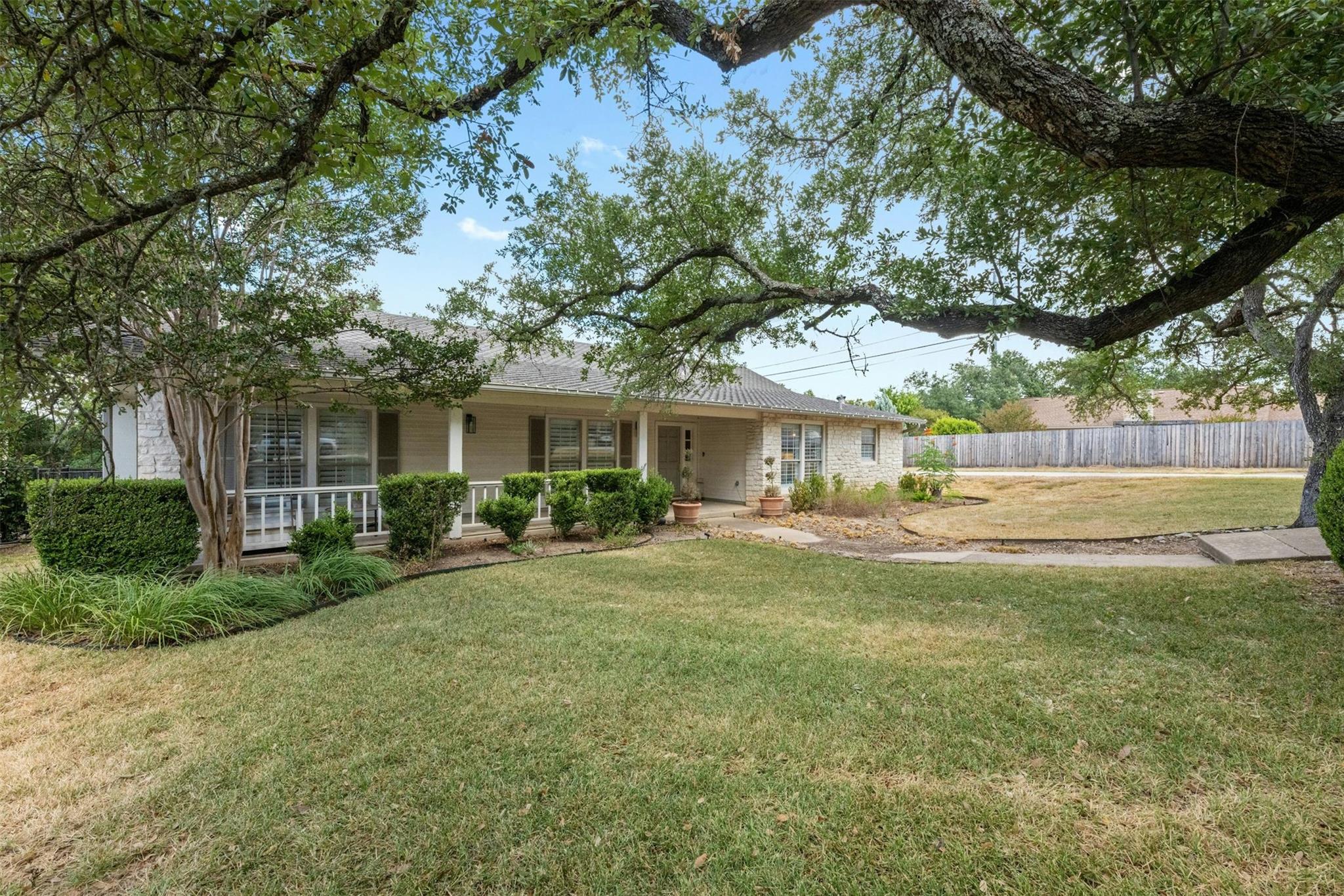 1304 Quaker Ridge Dr, Austin, TX 78746