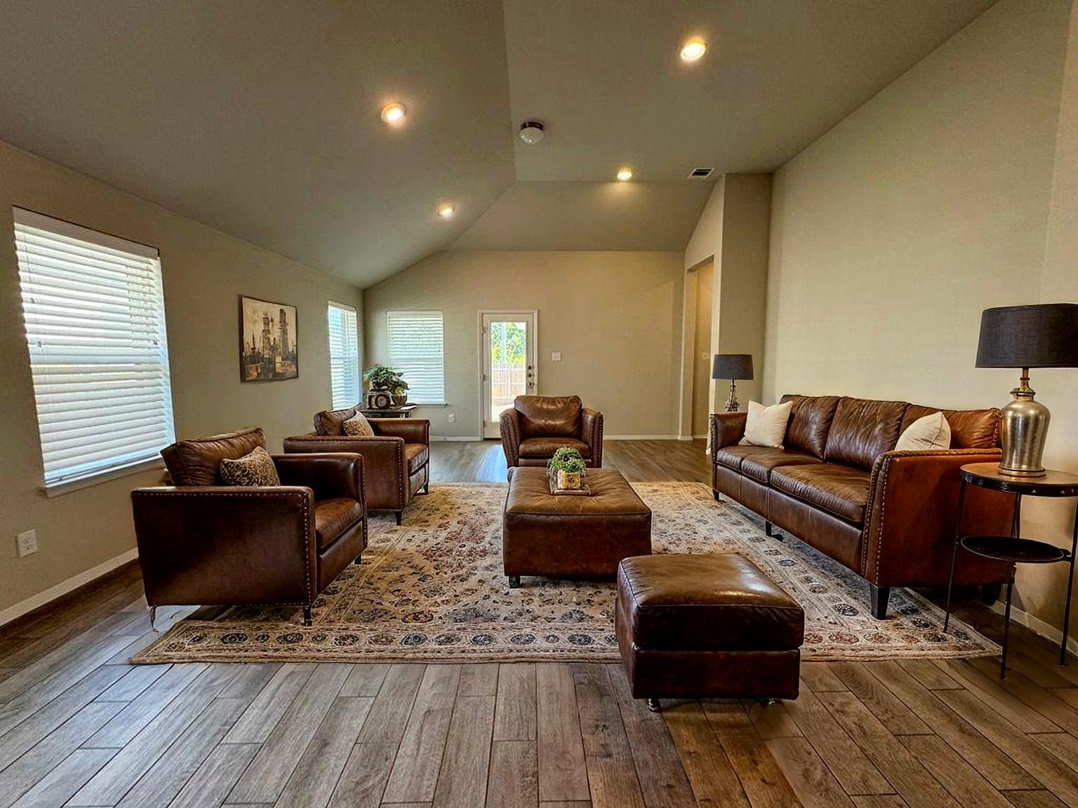 295 Rimrock Ct, Bastrop, TX 78602