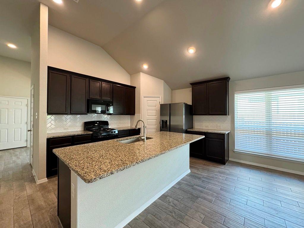 295 Rimrock Ct, Bastrop, TX 78602