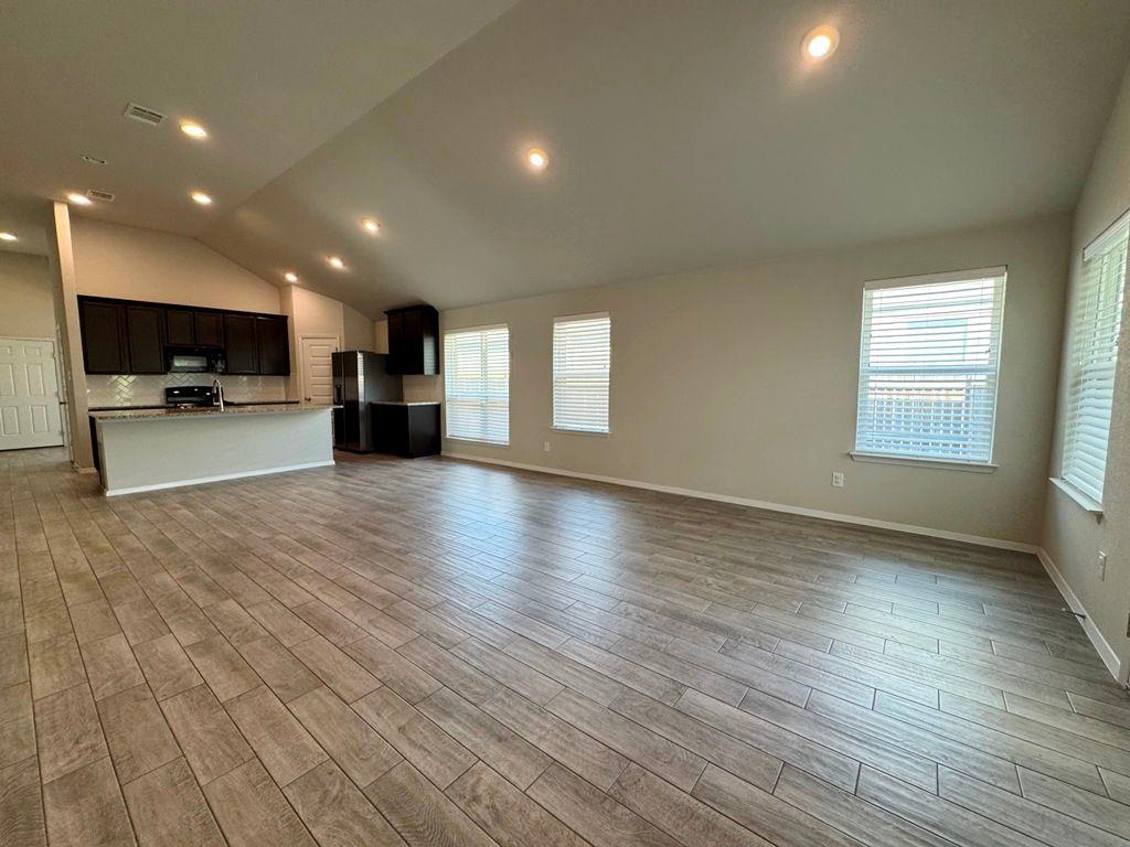 295 Rimrock Ct, Bastrop, TX 78602