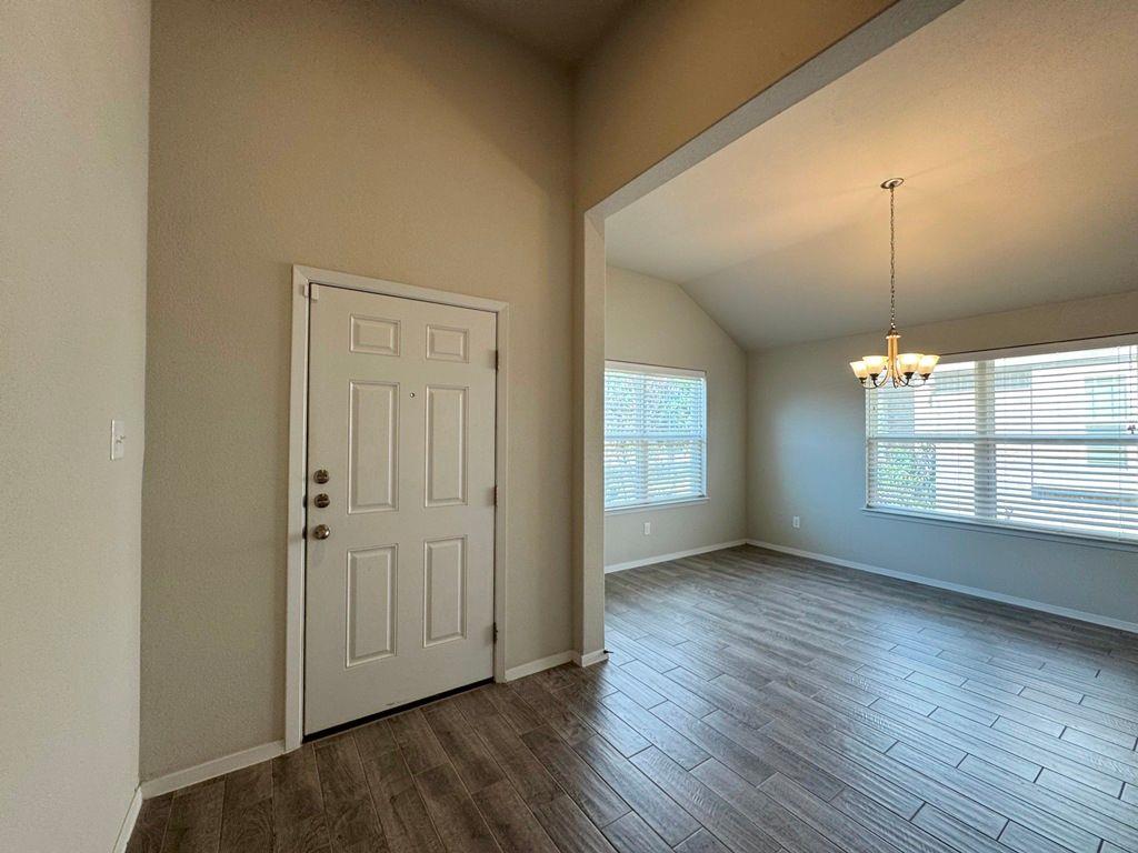 295 Rimrock Ct, Bastrop, TX 78602