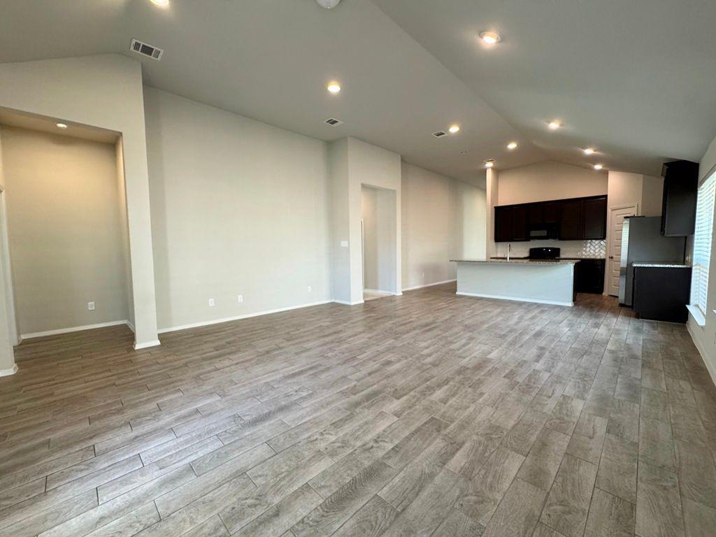 295 Rimrock Ct, Bastrop, TX 78602