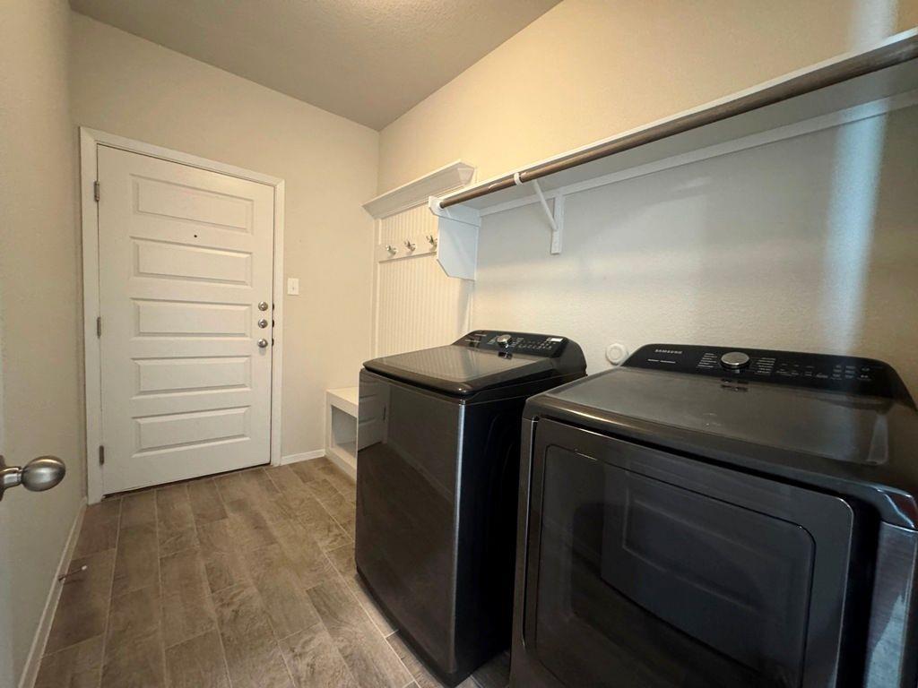 295 Rimrock Ct, Bastrop, TX 78602