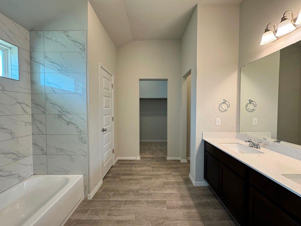 295 Rimrock Ct, Bastrop, TX 78602