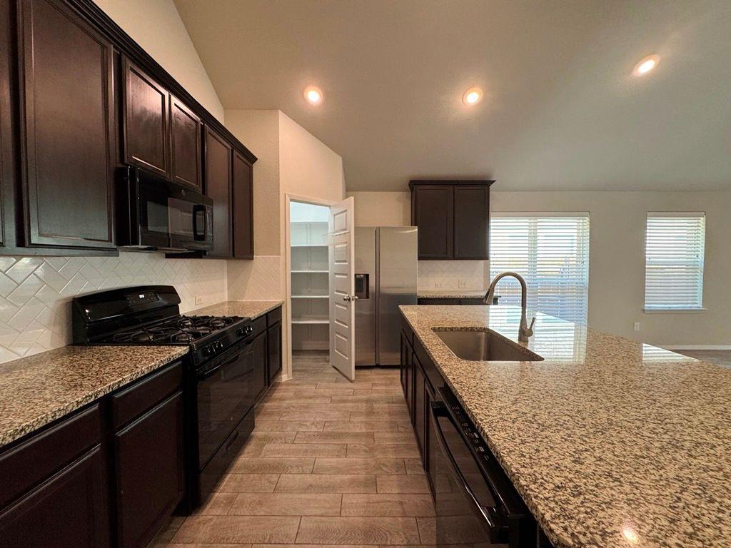 295 Rimrock Ct, Bastrop, TX 78602