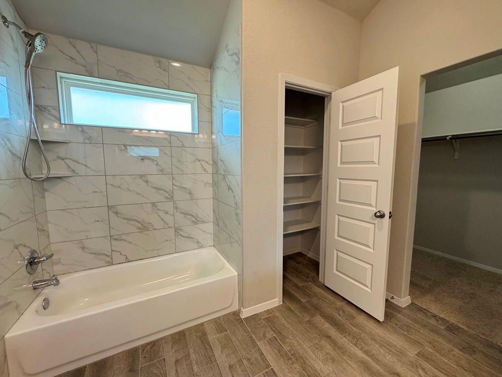 295 Rimrock Ct, Bastrop, TX 78602