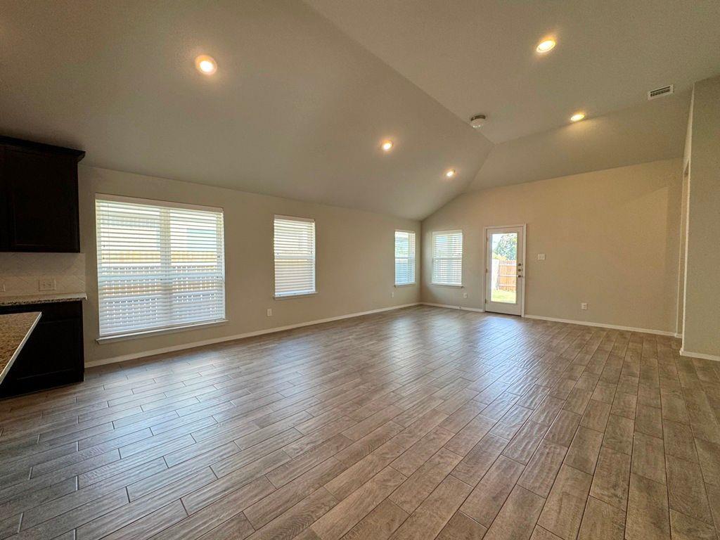 295 Rimrock Ct, Bastrop, TX 78602