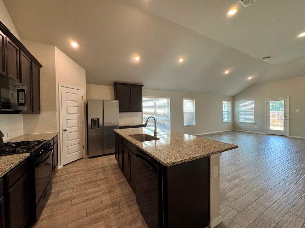 295 Rimrock Ct, Bastrop, TX 78602