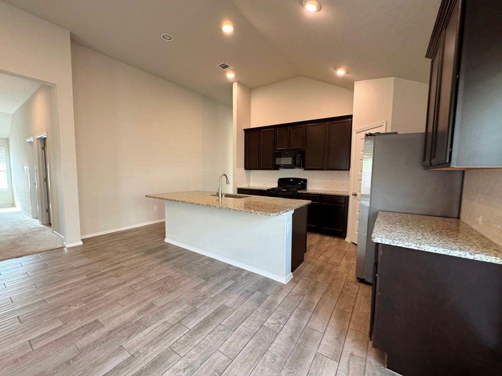 295 Rimrock Ct, Bastrop, TX 78602