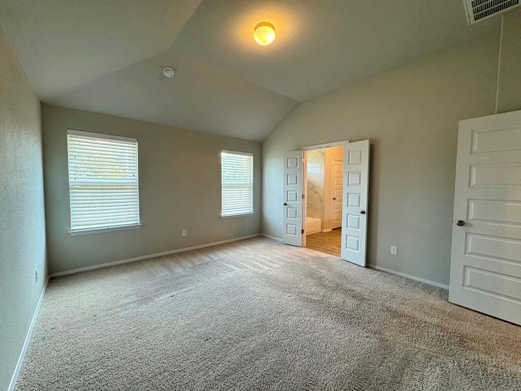 295 Rimrock Ct, Bastrop, TX 78602