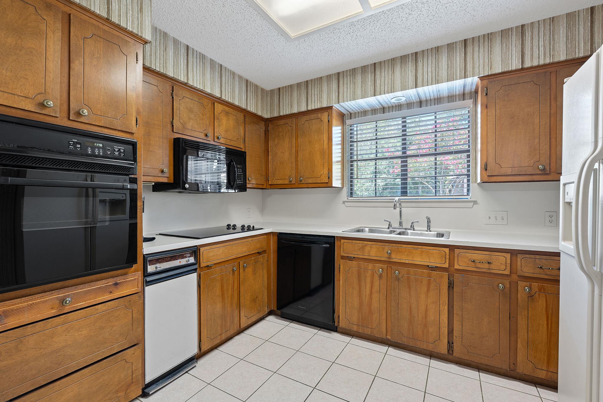 8004 Red Willow Dr, Austin, TX 78736