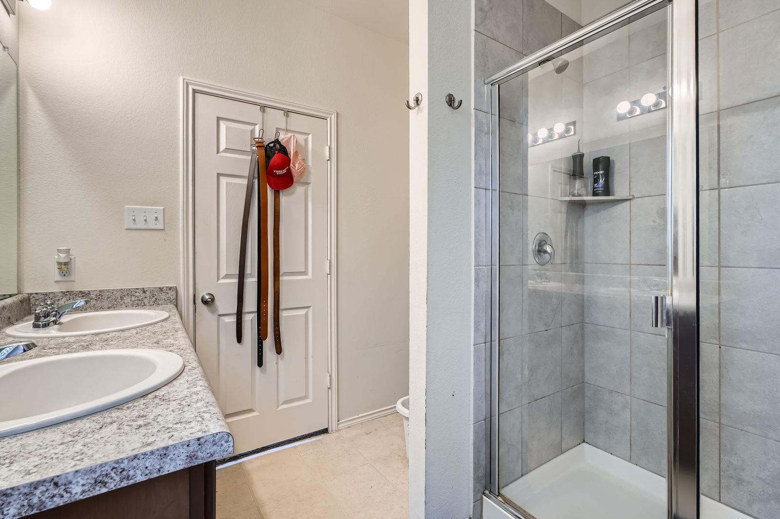 175 Eves Necklace Dr, Buda, TX 78610