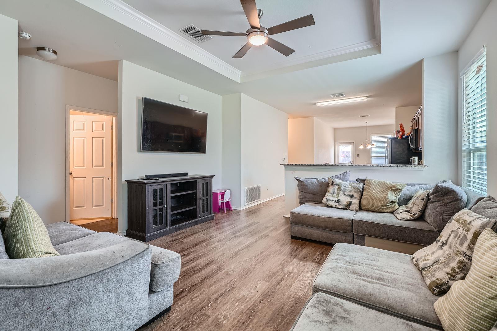 175 Eves Necklace Dr, Buda, TX 78610