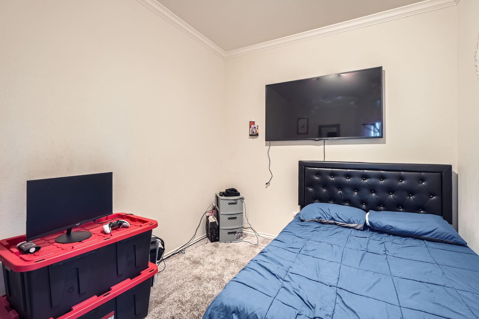 175 Eves Necklace Dr, Buda, TX 78610