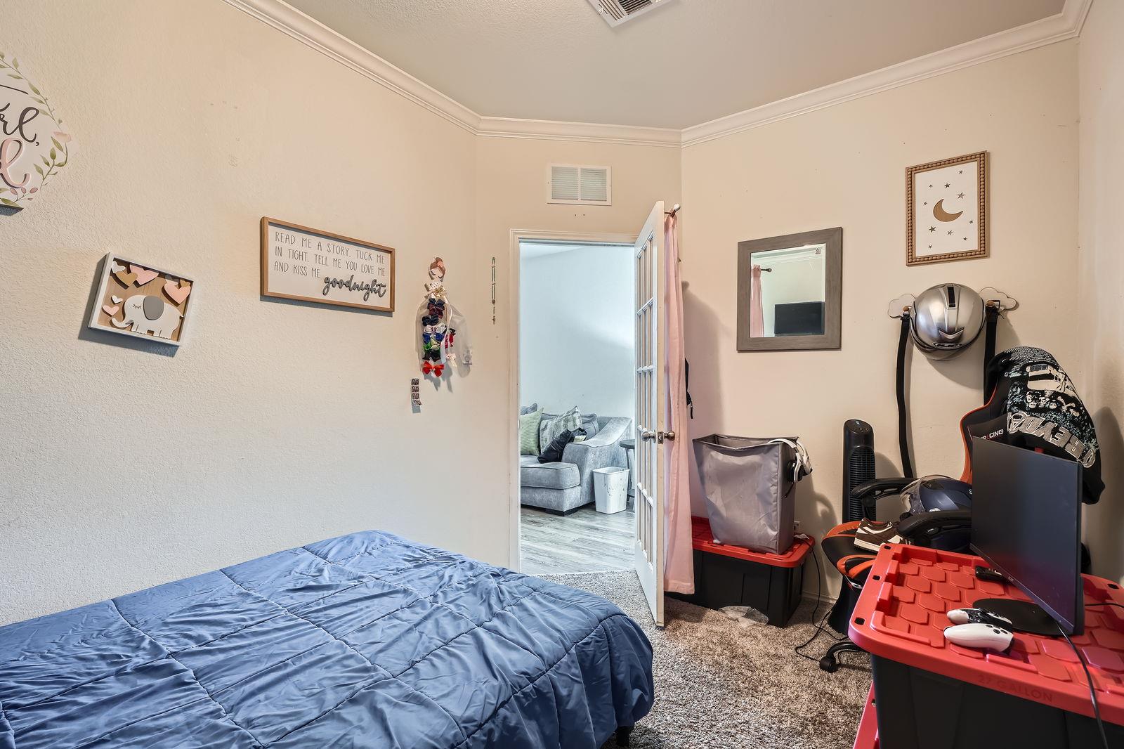 175 Eves Necklace Dr, Buda, TX 78610