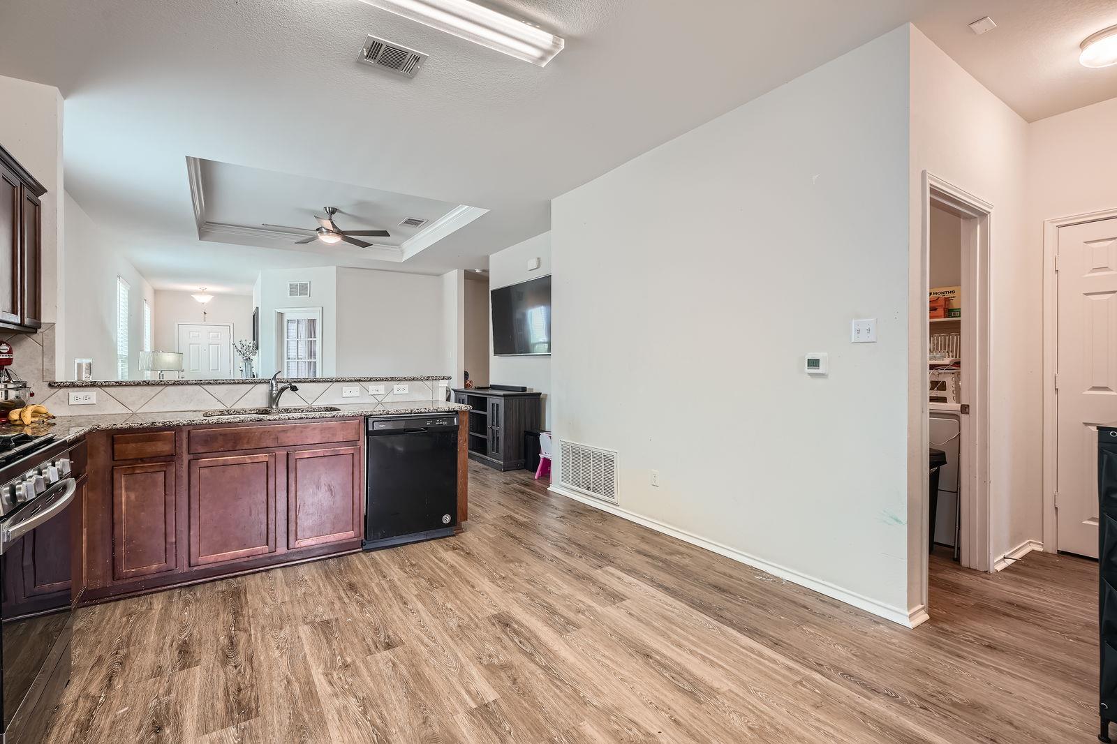 175 Eves Necklace Dr, Buda, TX 78610