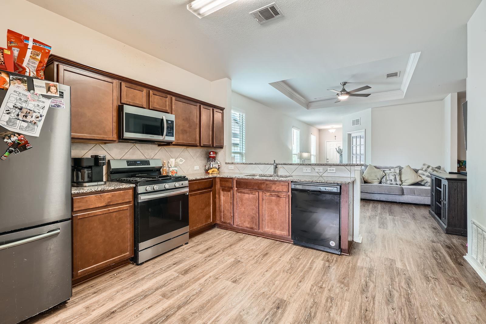 175 Eves Necklace Dr, Buda, TX 78610