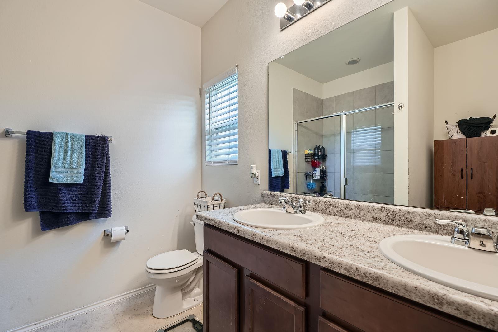 175 Eves Necklace Dr, Buda, TX 78610