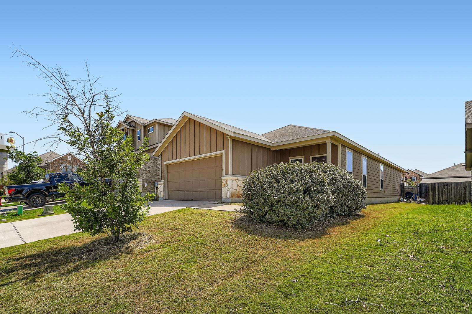 175 Eves Necklace Dr, Buda, TX 78610