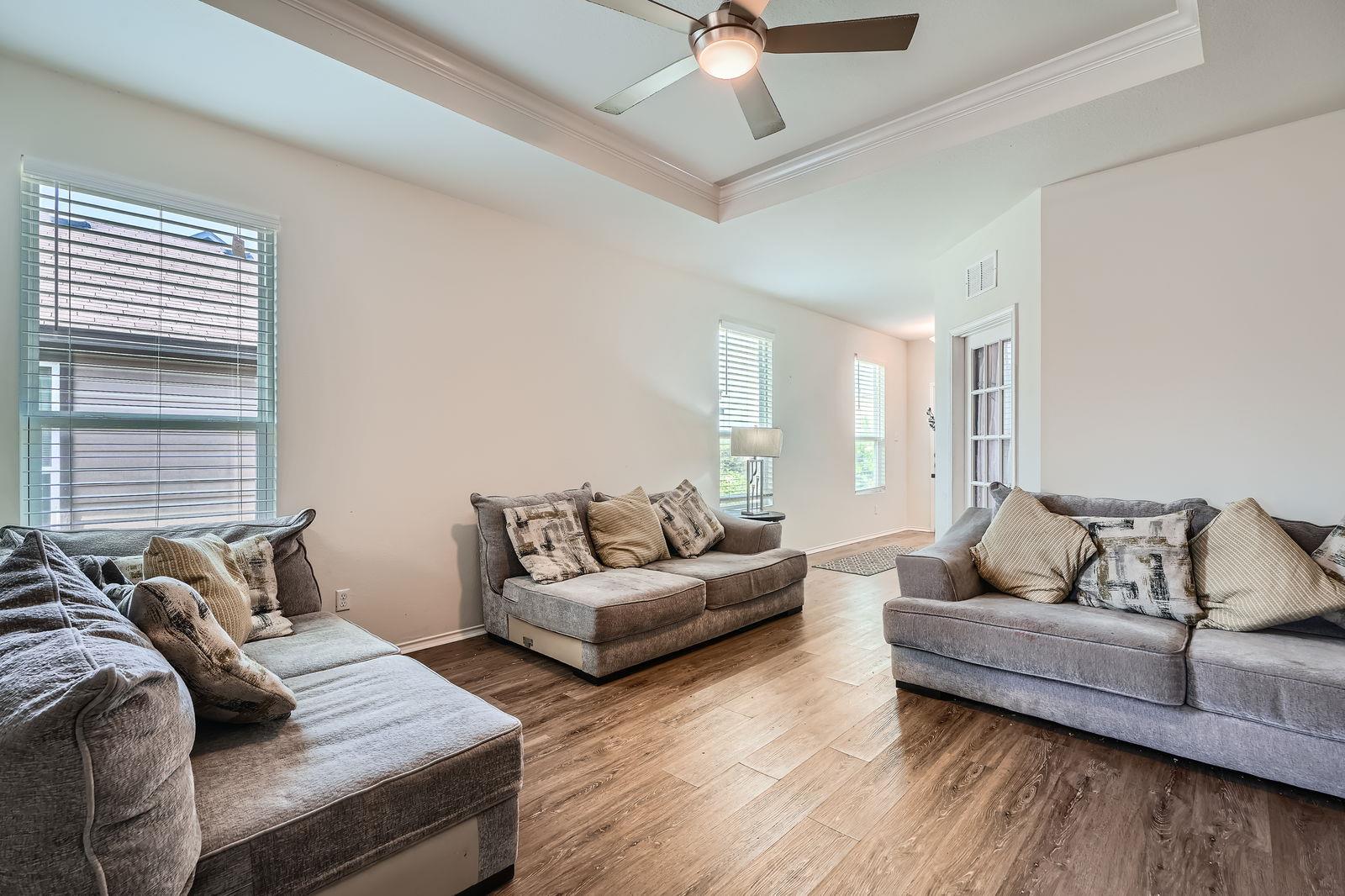 175 Eves Necklace Dr, Buda, TX 78610