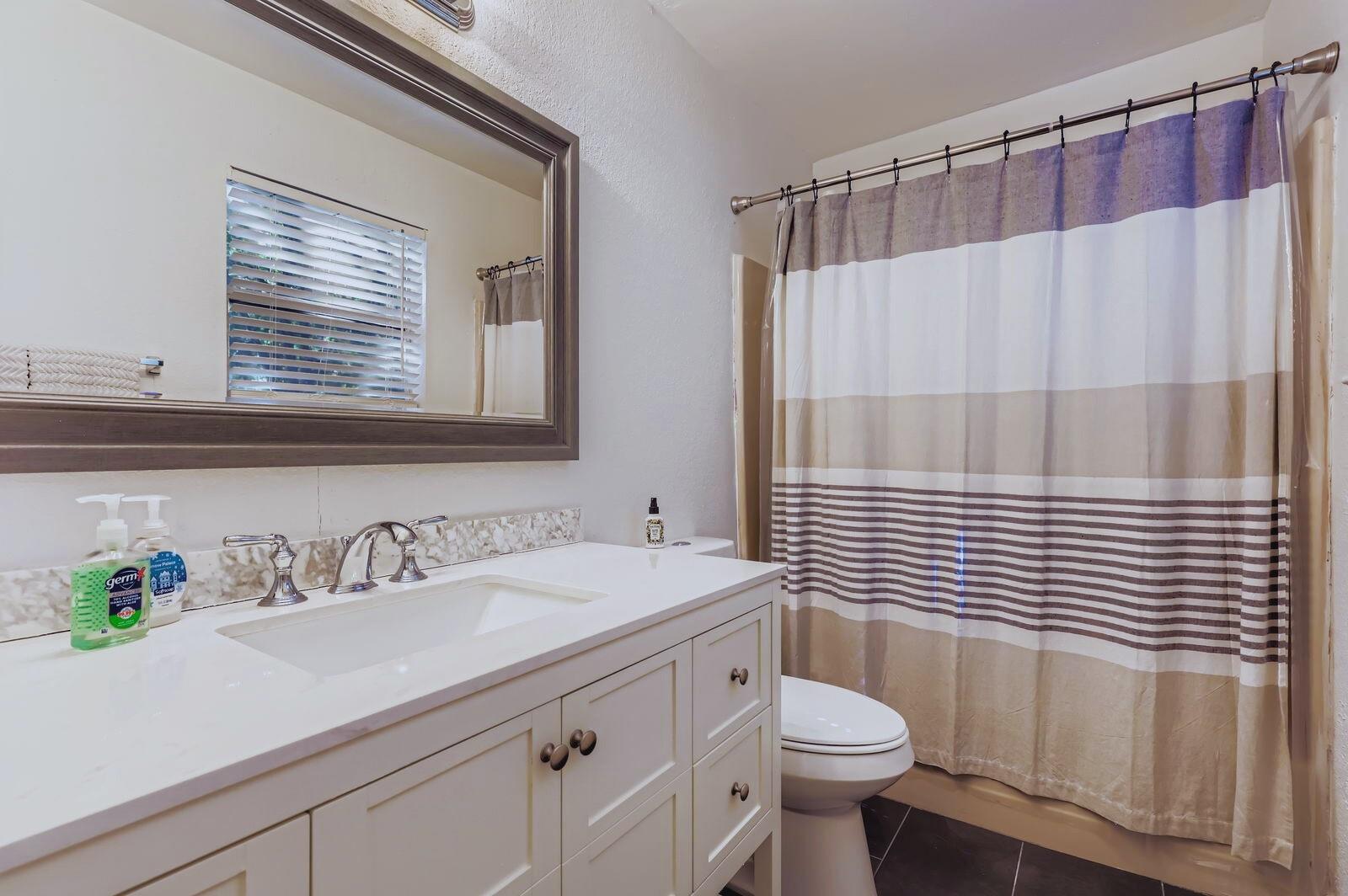 108 W Austin Ave, Hutto, TX 78634