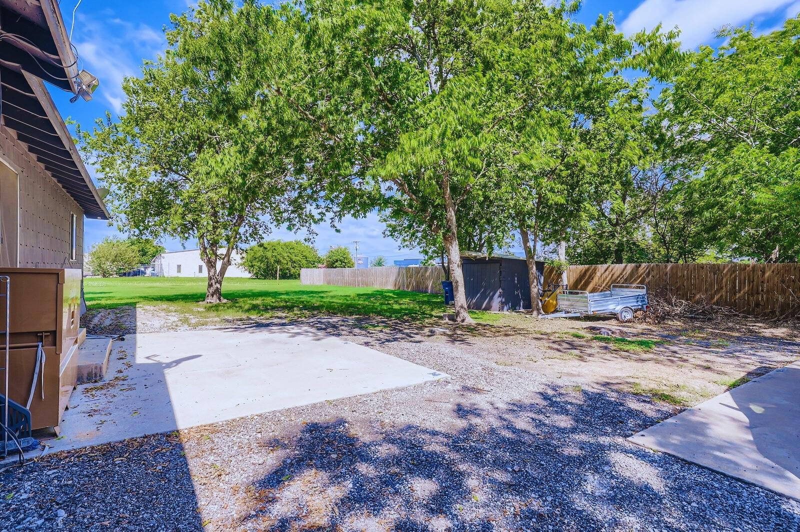 108 W Austin Ave, Hutto, TX 78634