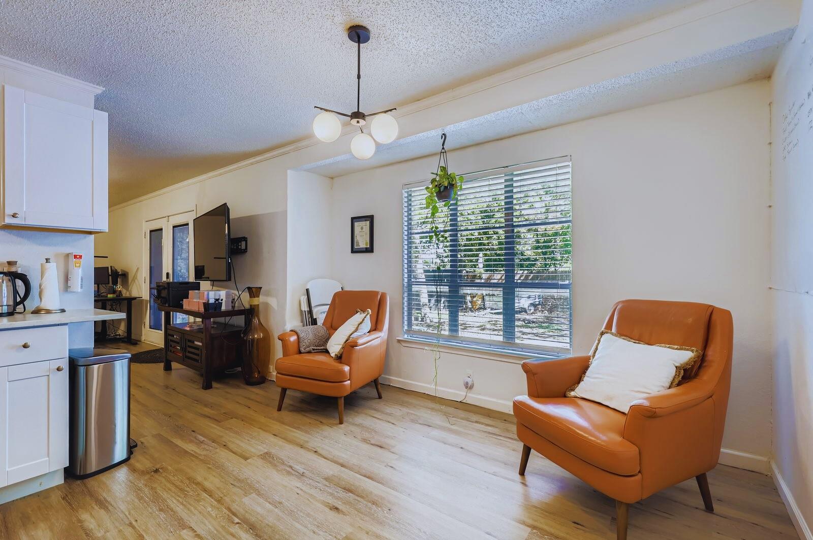 108 W Austin Ave, Hutto, TX 78634