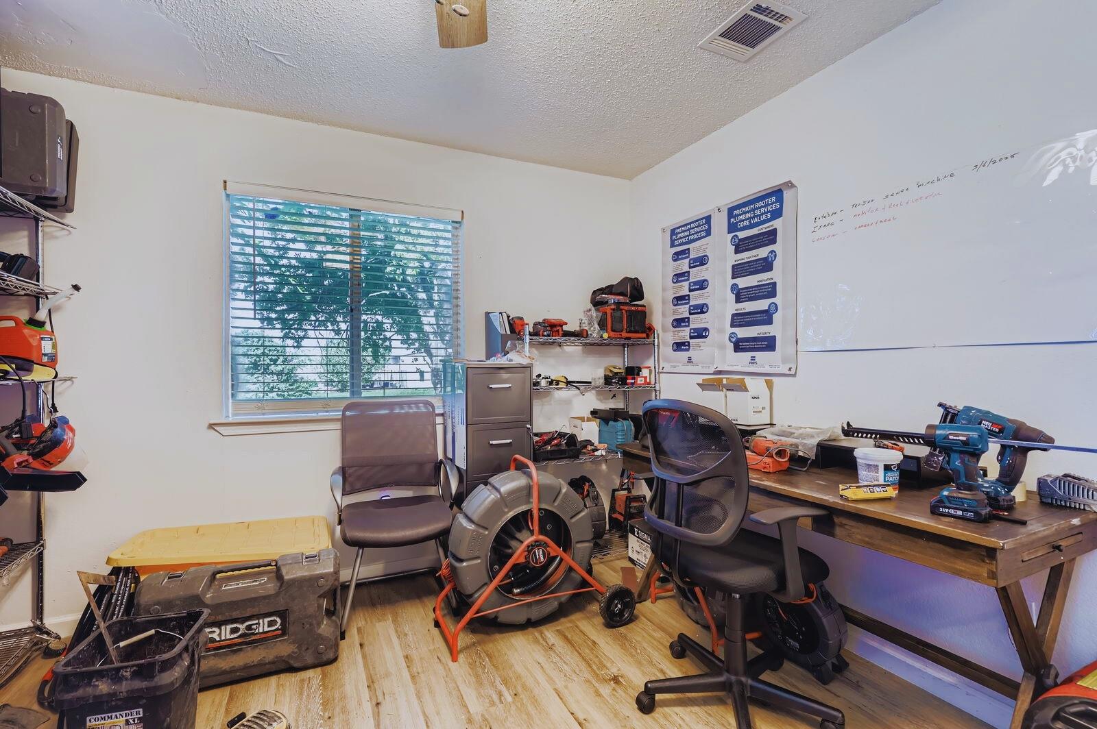 108 W Austin Ave, Hutto, TX 78634