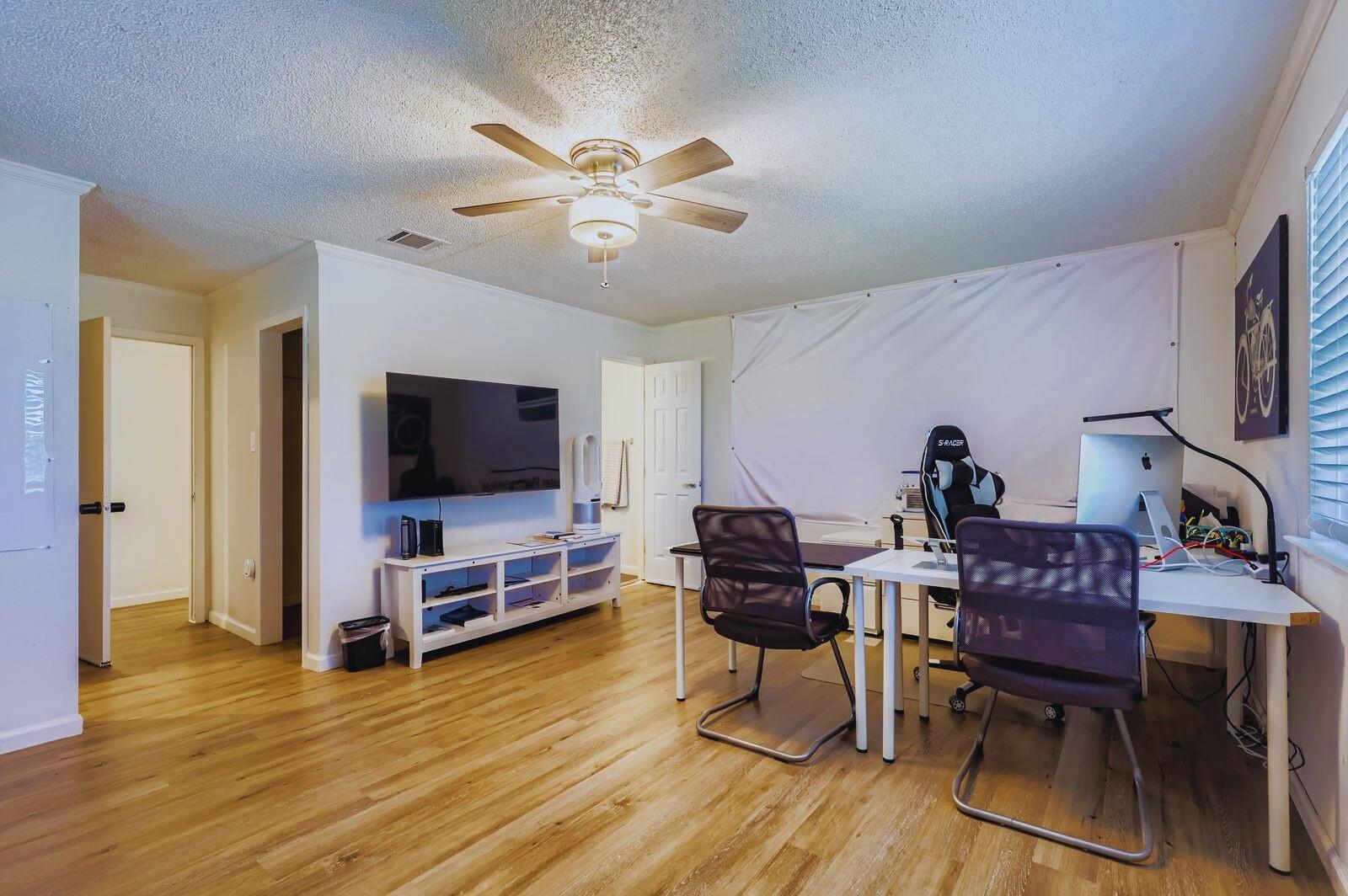 108 W Austin Ave, Hutto, TX 78634