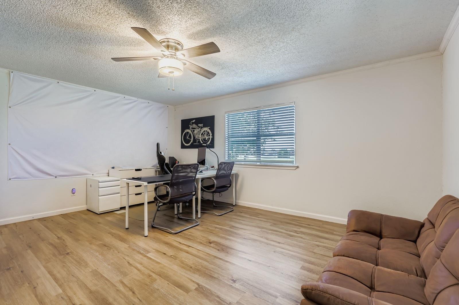 108 W Austin Ave, Hutto, TX 78634