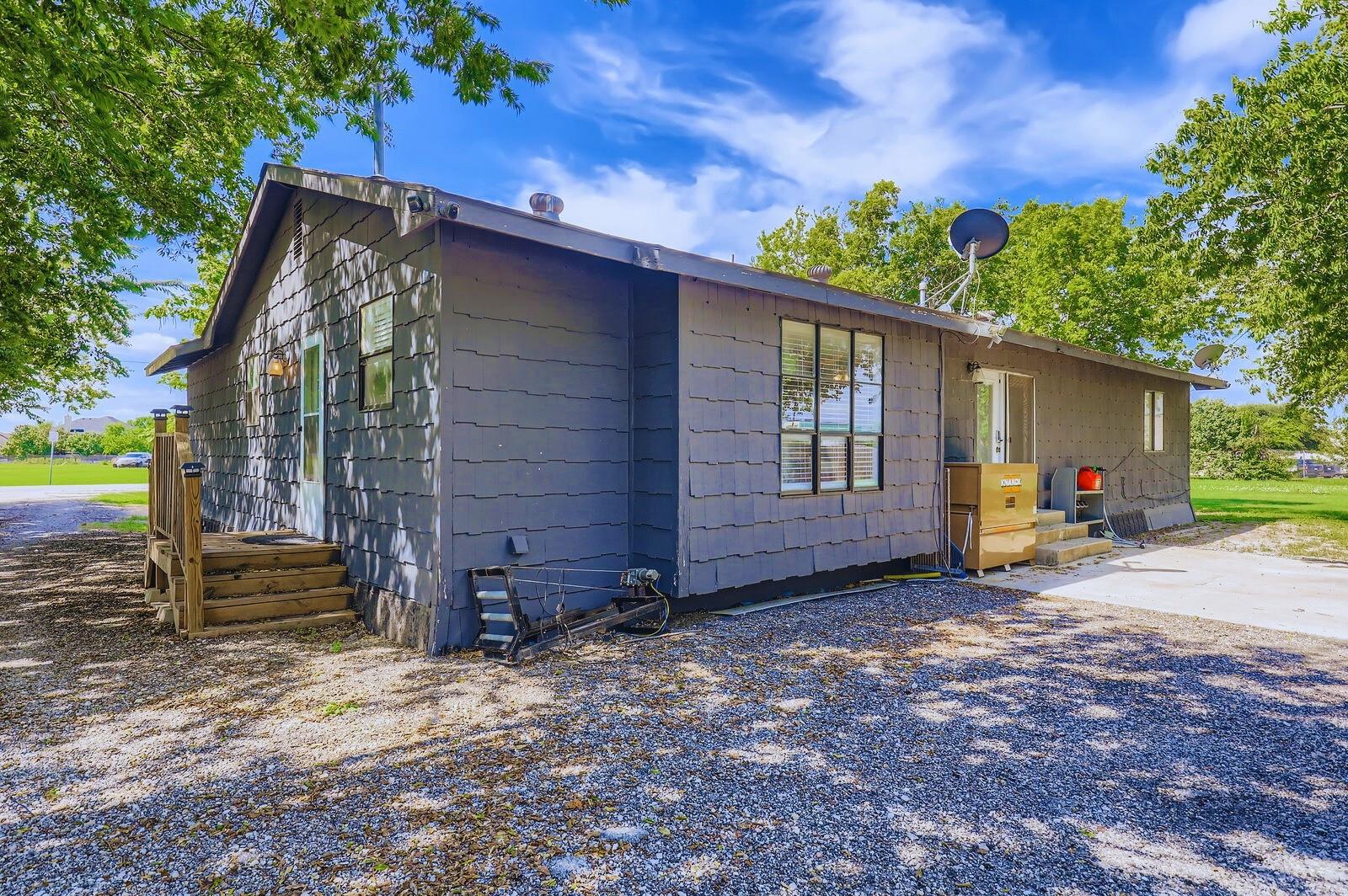 108 W Austin Ave, Hutto, TX 78634