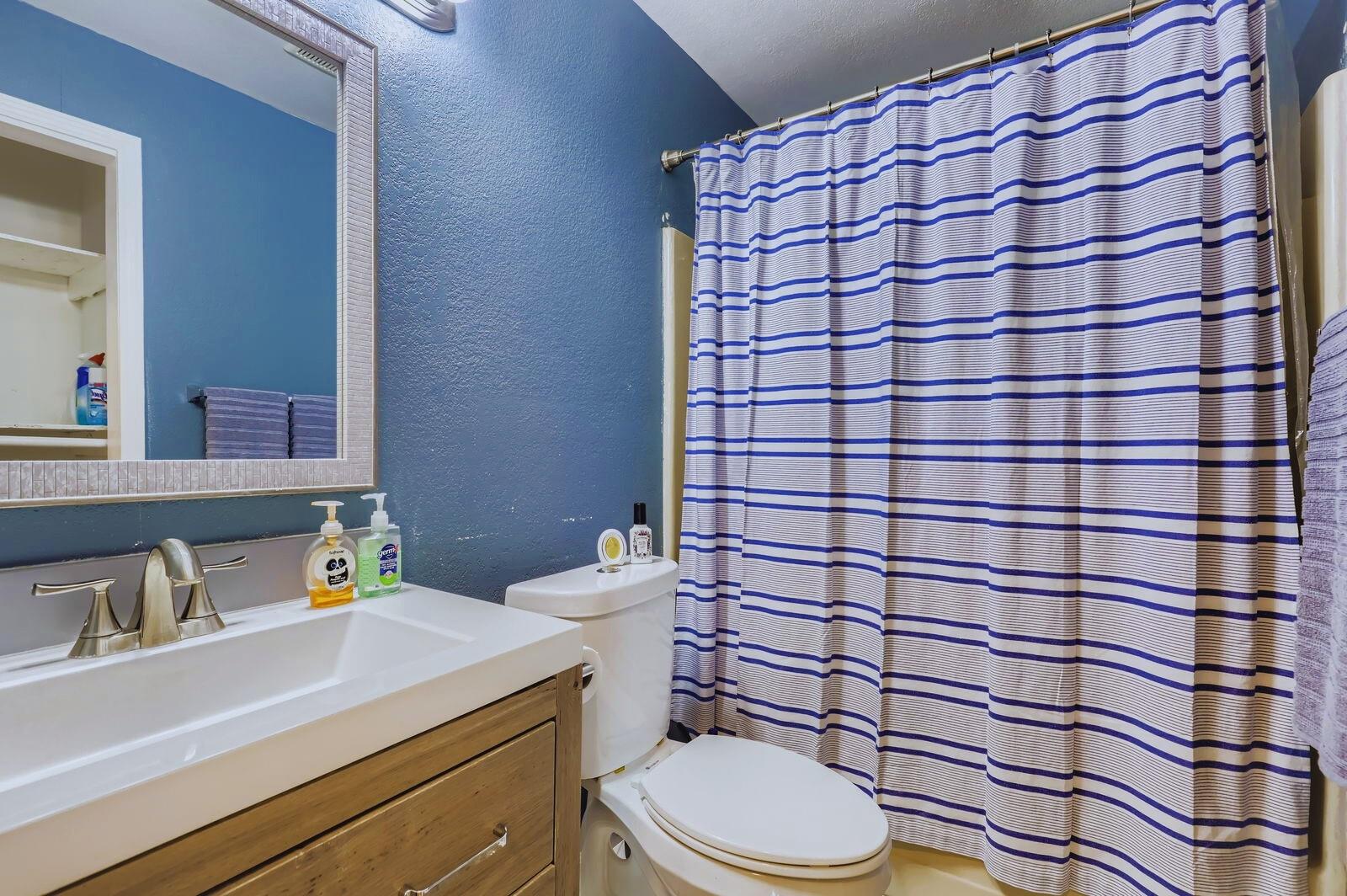 108 W Austin Ave, Hutto, TX 78634