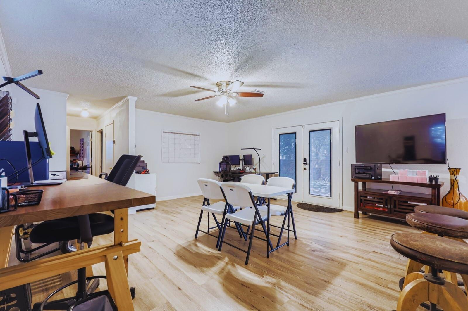 108 W Austin Ave, Hutto, TX 78634