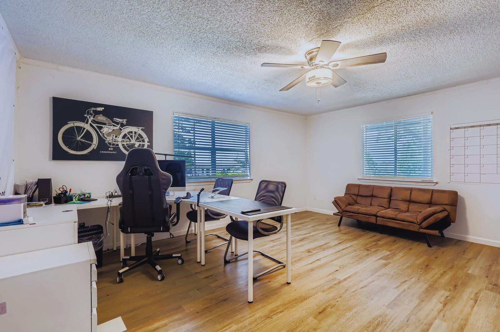 108 W Austin Ave, Hutto, TX 78634