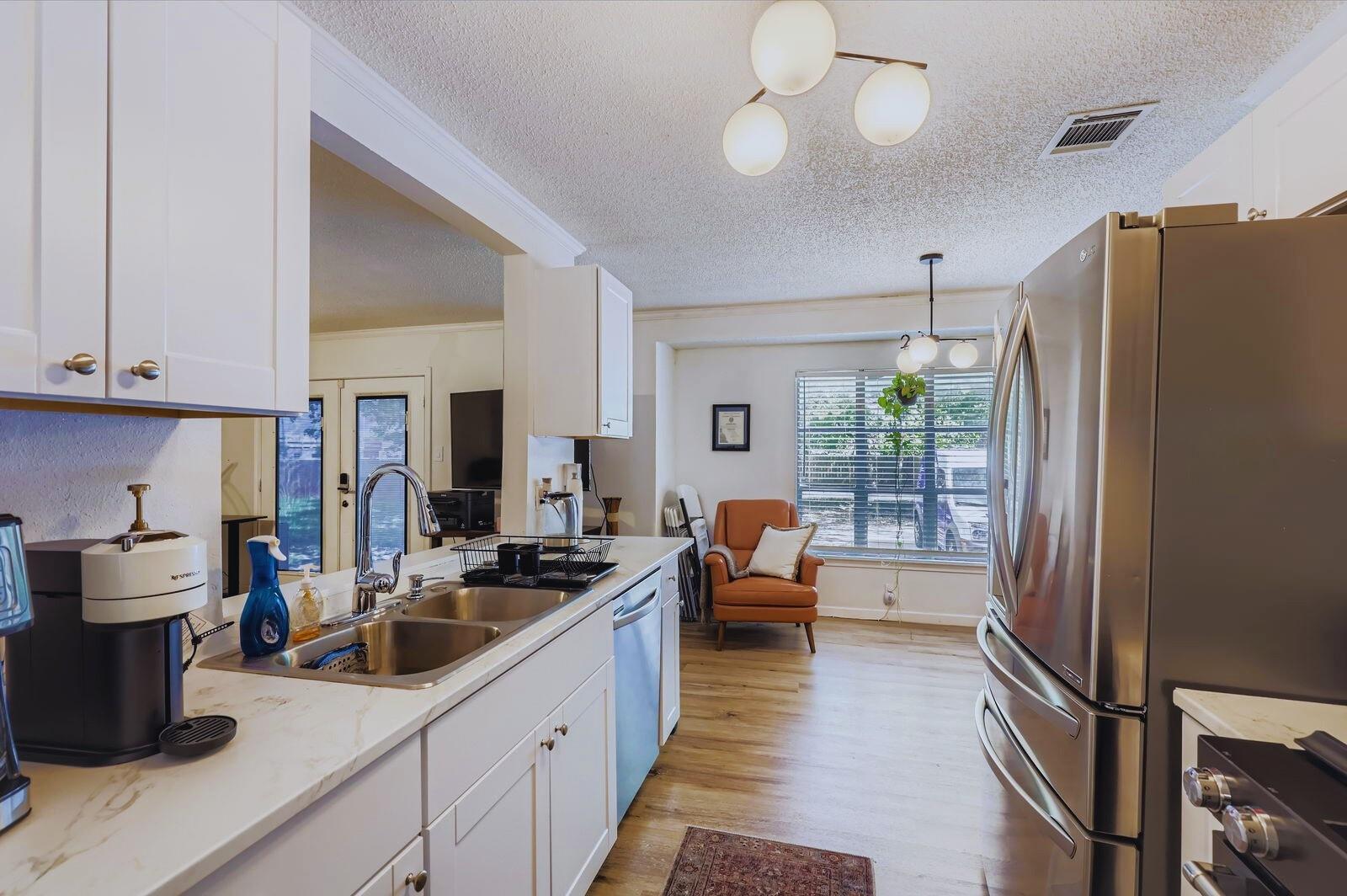 108 W Austin Ave, Hutto, TX 78634