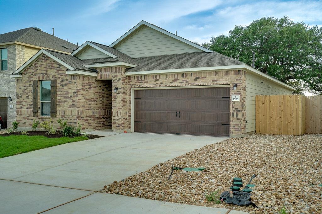 1625 Garlock Dr, Leander, TX 78641