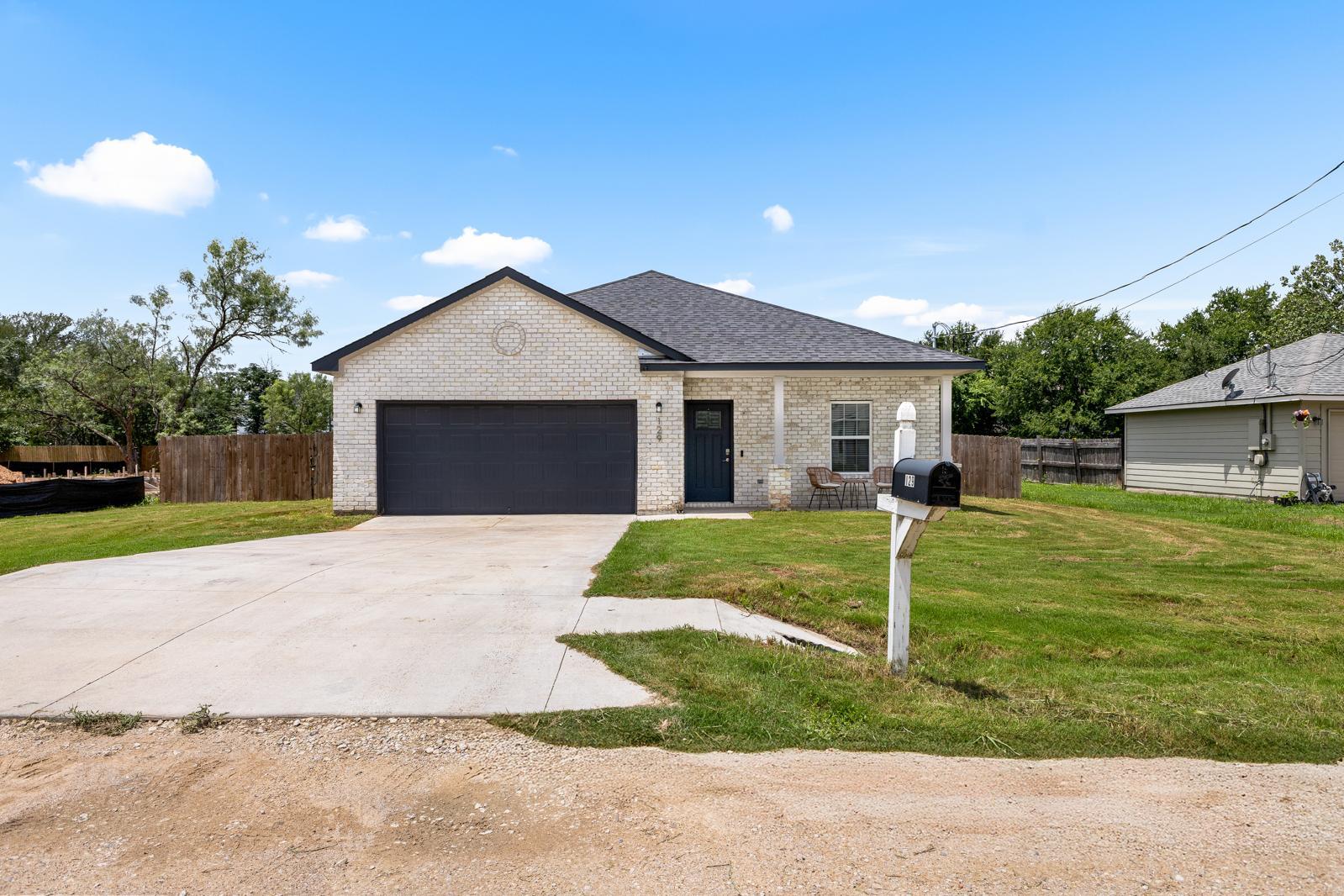 129 Kawainui Ln, Bastrop, TX 78602