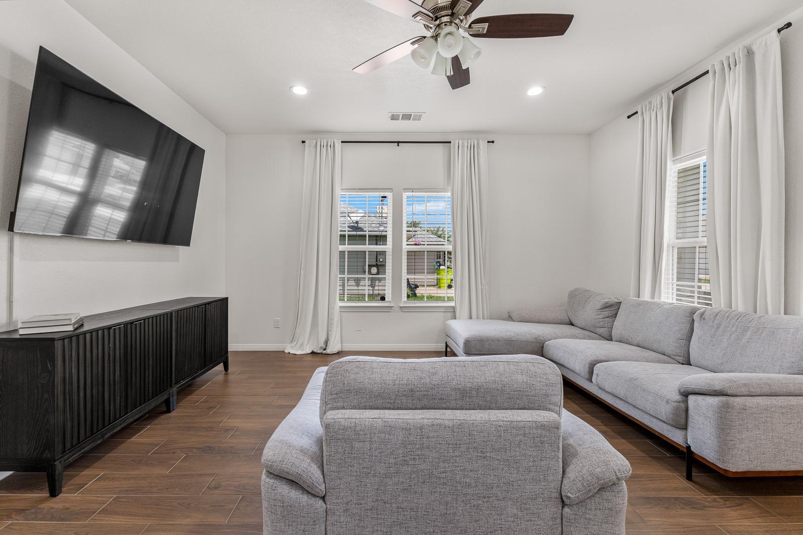 129 Kawainui Ln, Bastrop, TX 78602