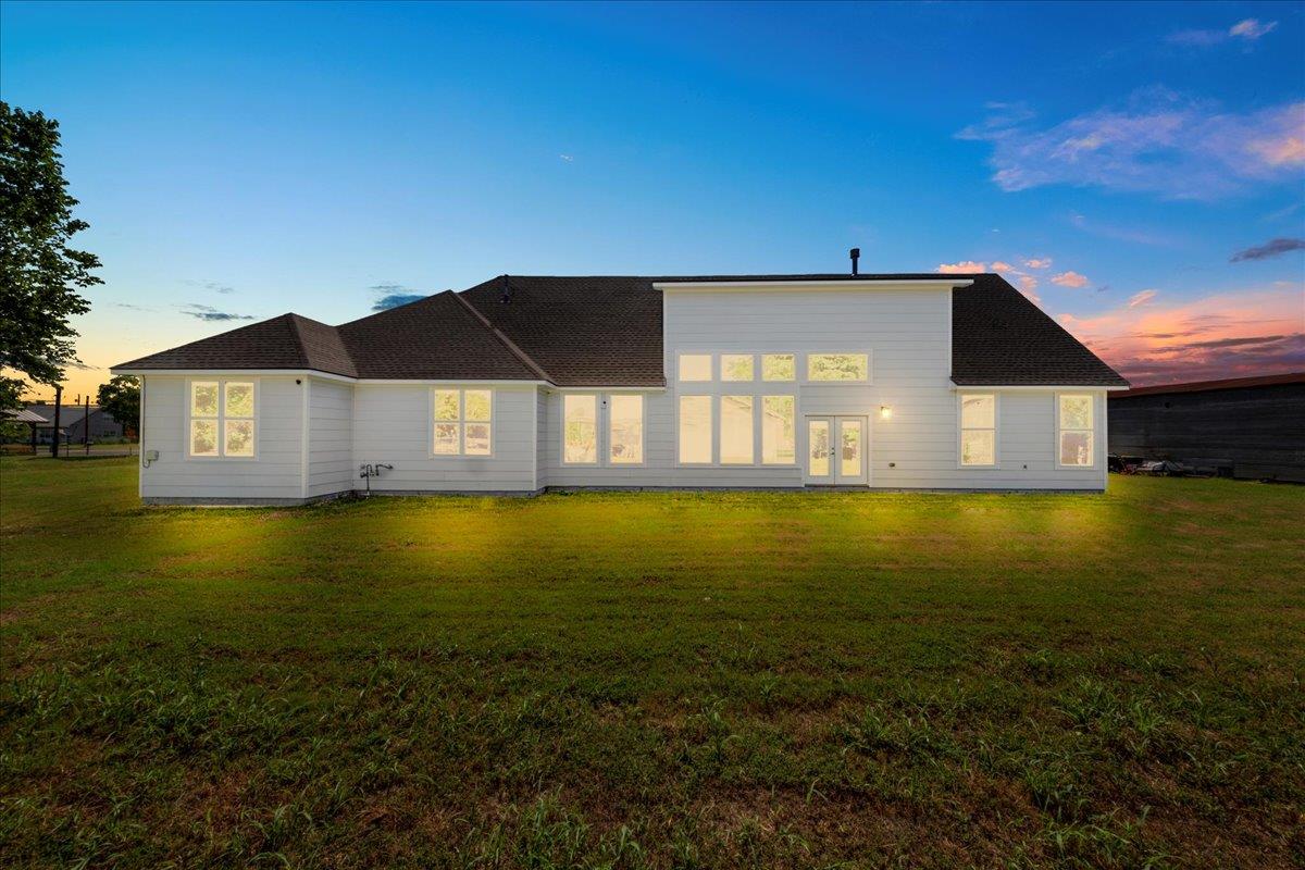 859 N Grimes St, Giddings, TX 78942