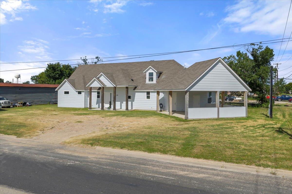 859 N Grimes St, Giddings, TX 78942