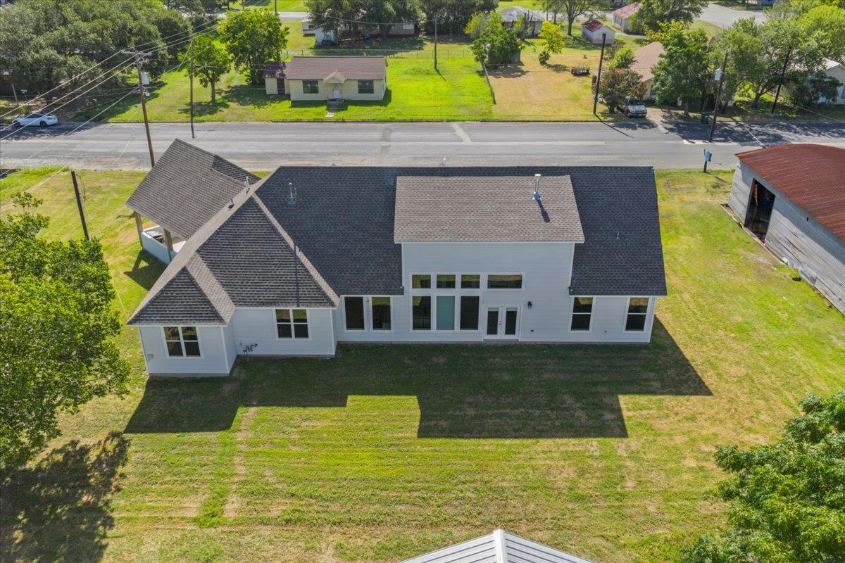 859 N Grimes St, Giddings, TX 78942